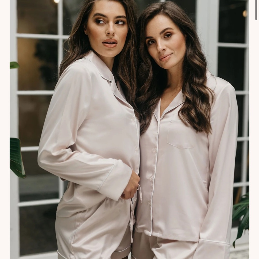 Le Rose Stories Women's Pajama Set